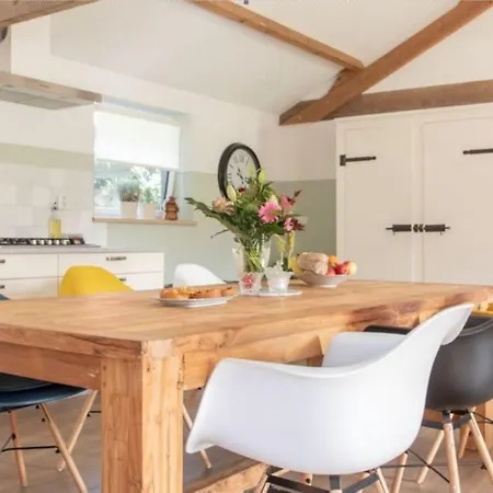 Natuurhuis Dichtby 펜션